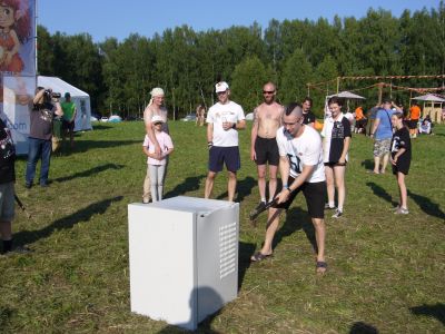 Разбиваем шкаф

